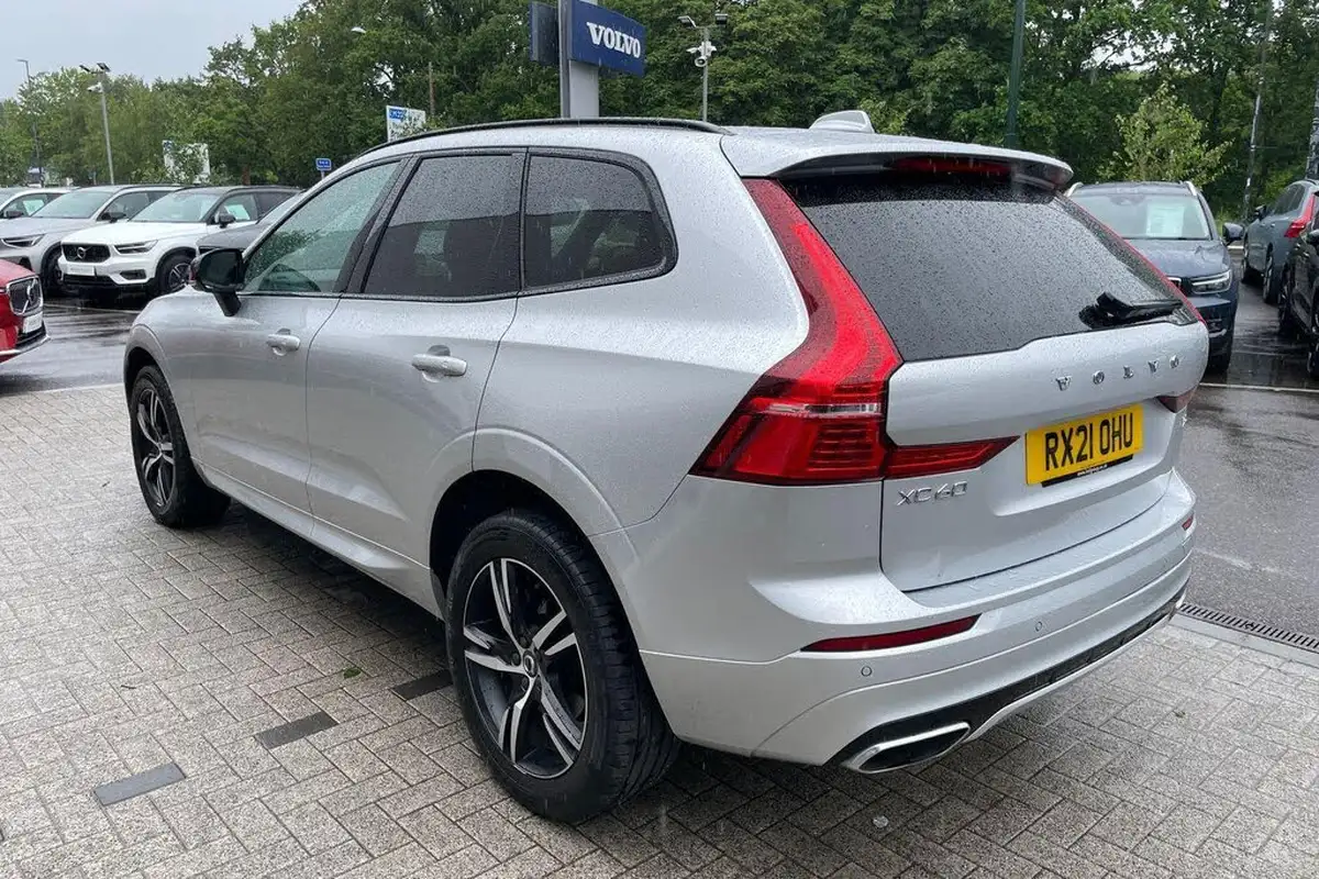 2021-volvo-xc60-20-b5-r-design-big-8
