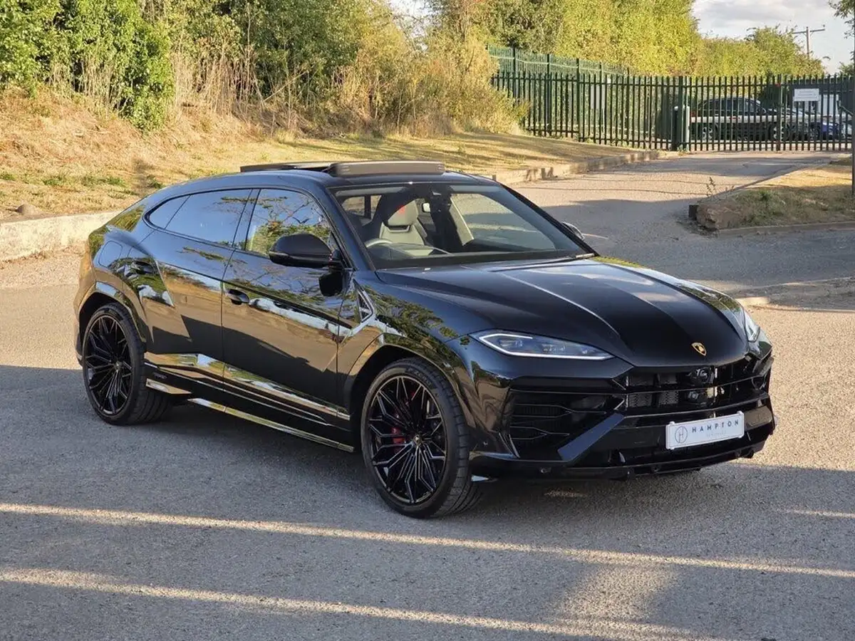 2025-lamborghini-urus-40-no-trim-big-0