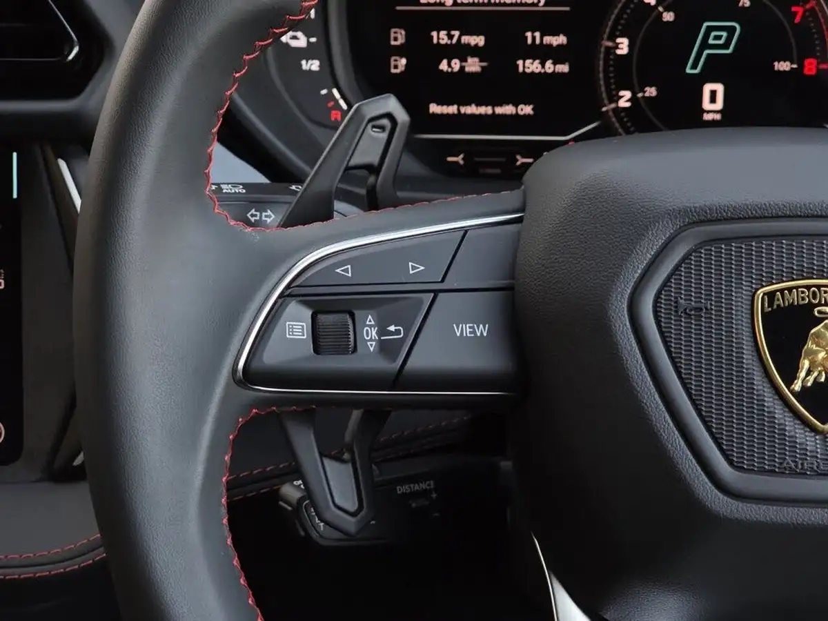 2025-lamborghini-urus-40-no-trim-big-24
