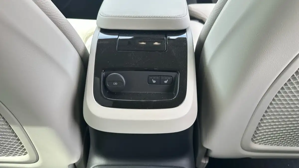 2025-volvo-v90-20-t6-plus-345bhp-dark-big-31