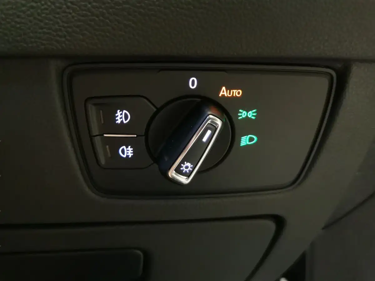 2022-volkswagen-passat-20tdi-se-nav-150ps-estate-5d-big-26