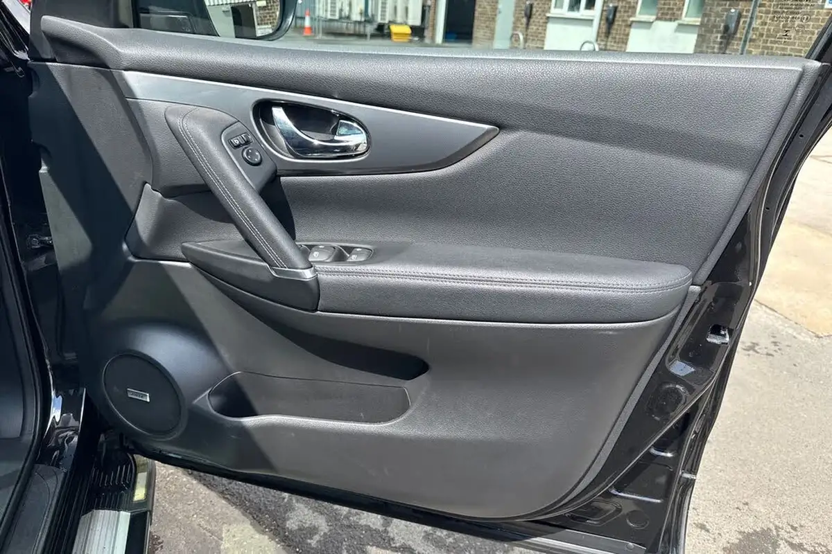 2019-nissan-qashqai-15dci-tekna-19in-alloysglass-roof-pack-dct-big-23
