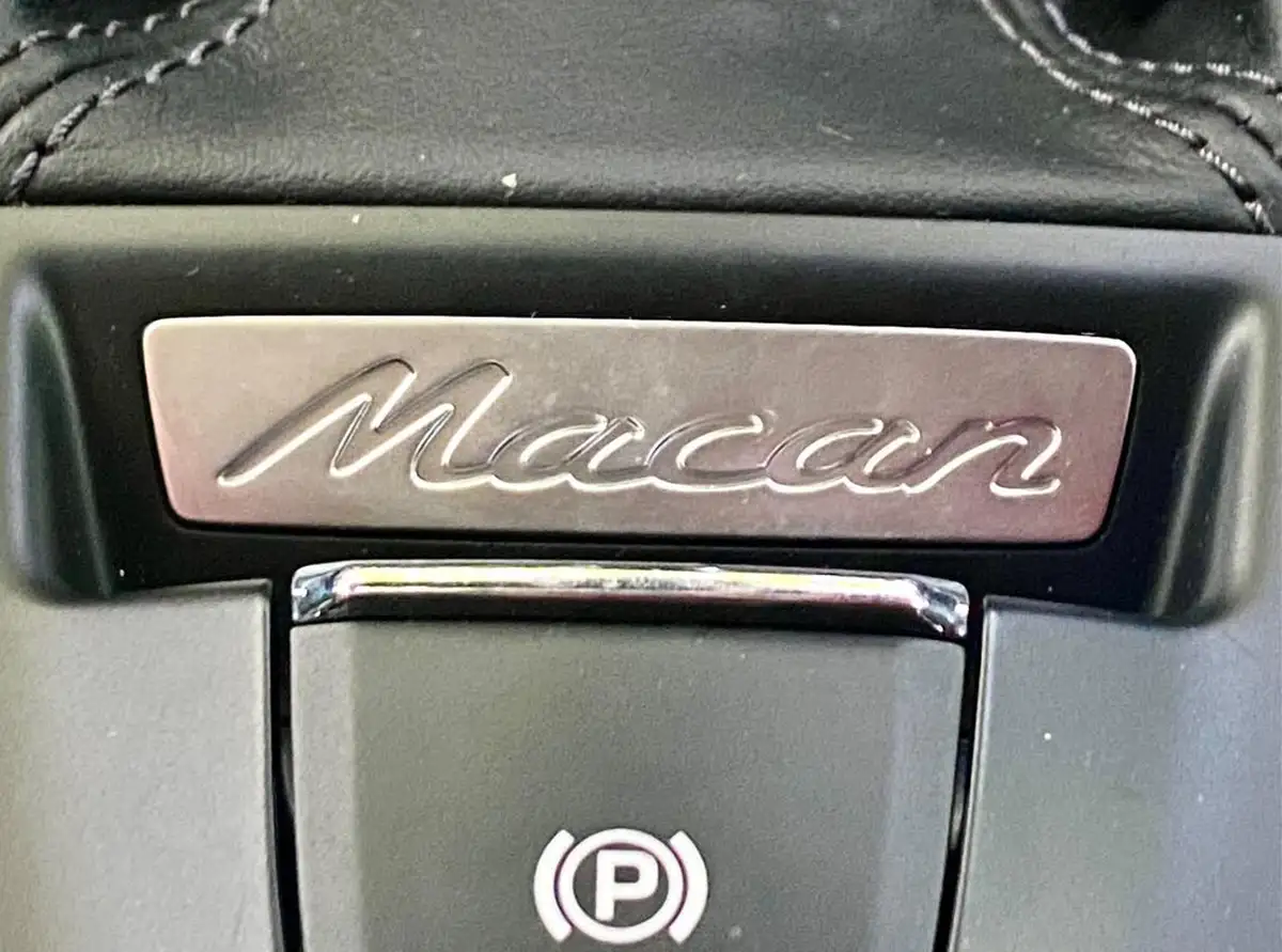 2016-porsche-macan-20-big-36