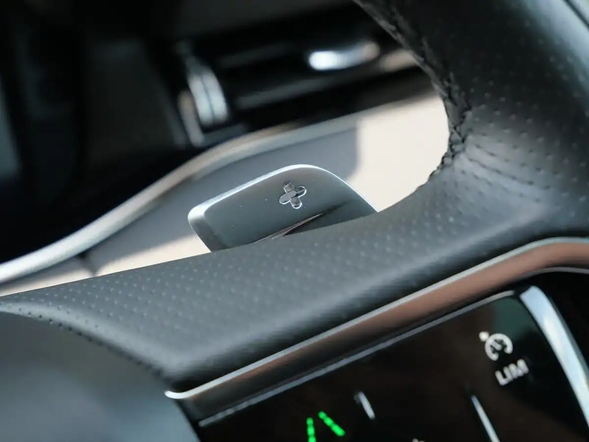2021-land-rover-range-rover-evoque-15-p300e-r-dynamic-se-big-26
