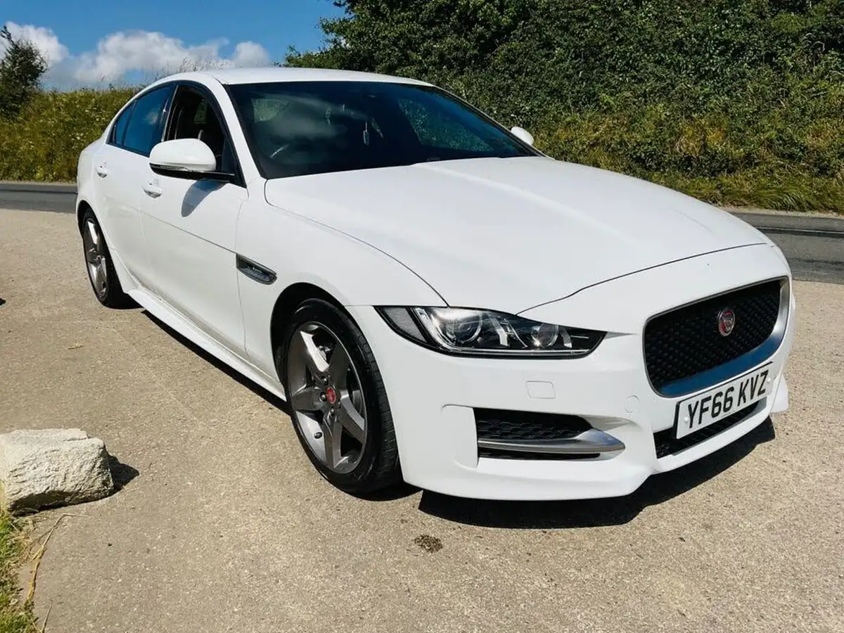 2016-jaguar-xe-20d-r-sport-180ps-big-1