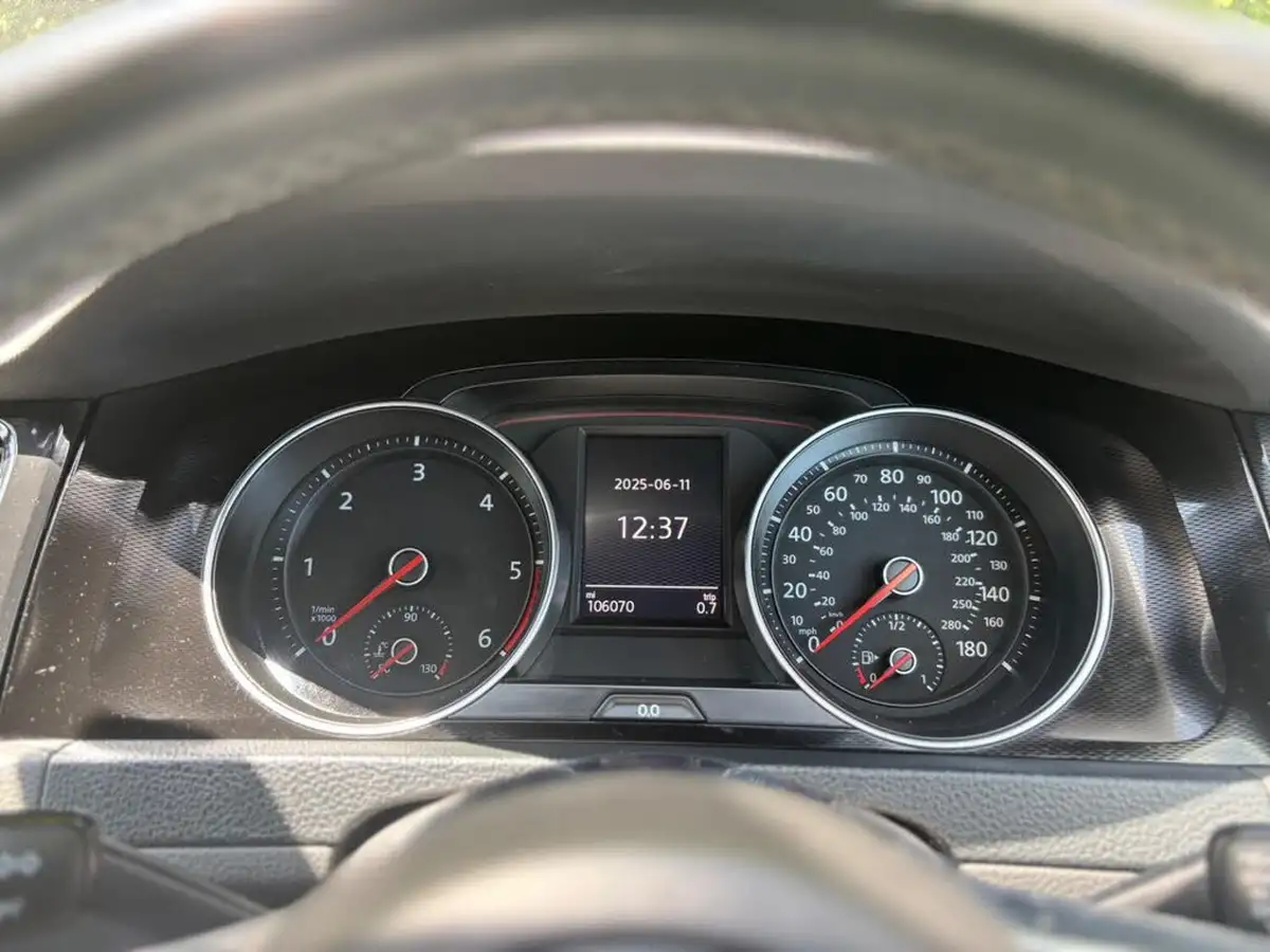 2013-volkswagen-golf-20tdi-gtd-5d-big-33