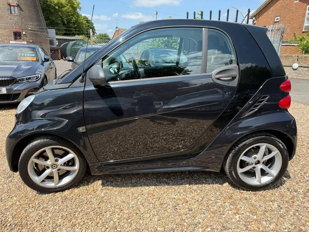 2013-smart-fortwo-10-edition-21-coupe-big-8