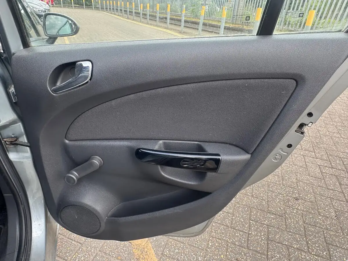 2013-vauxhall-corsa-12-exclusiv-5d-easytronic-big-20