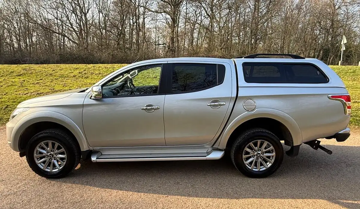 2018-mitsubishi-l200-24di-d-barbarian-sda-auto-big-6