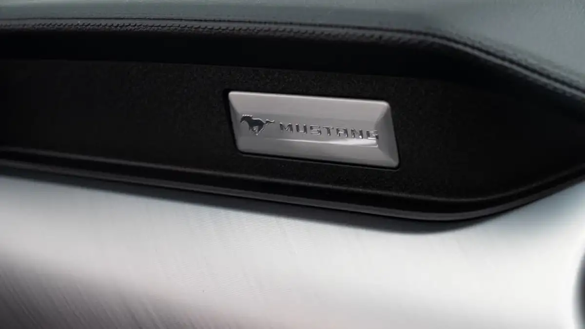 2019-ford-mustang-50-v8-gt-450ps-convertible-big-24