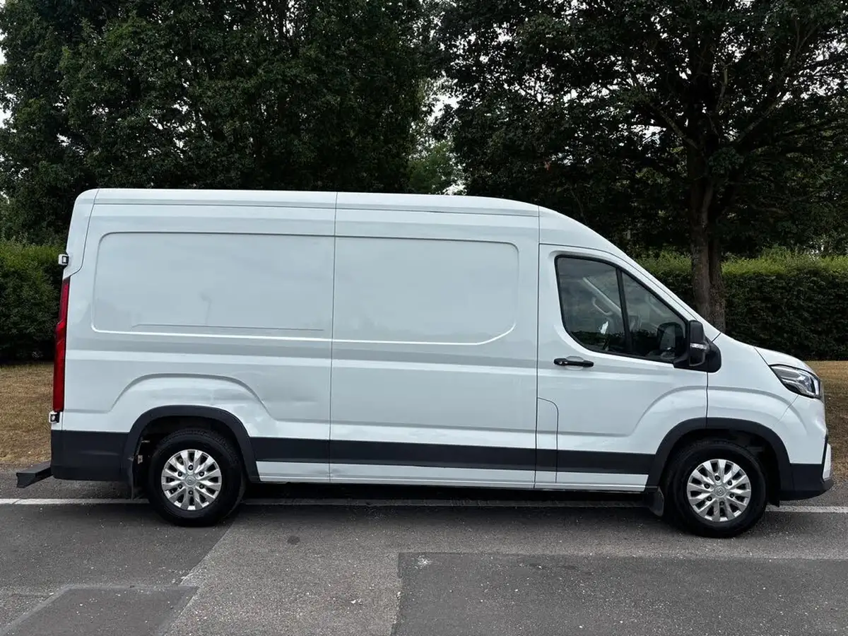 2022-maxus-e-deliver-9-e-lh-515kwh-big-22