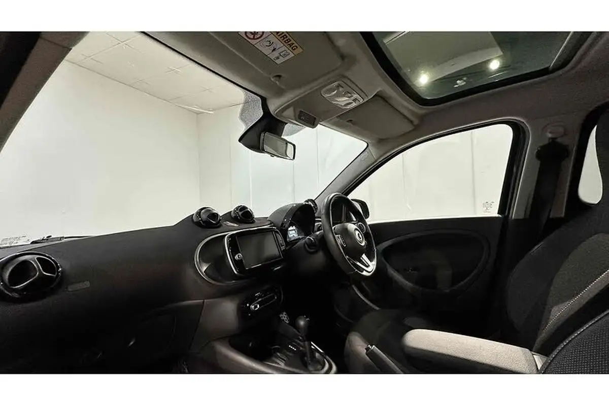 2021-smart-forfour-eq-premium-big-20