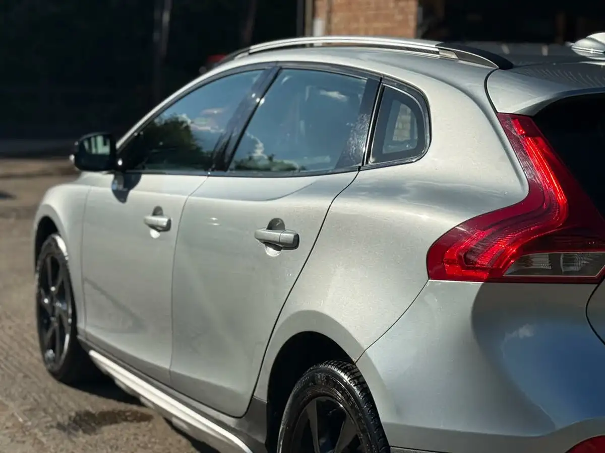 2014-volvo-v40-16td-d2-cross-country-lux-big-25