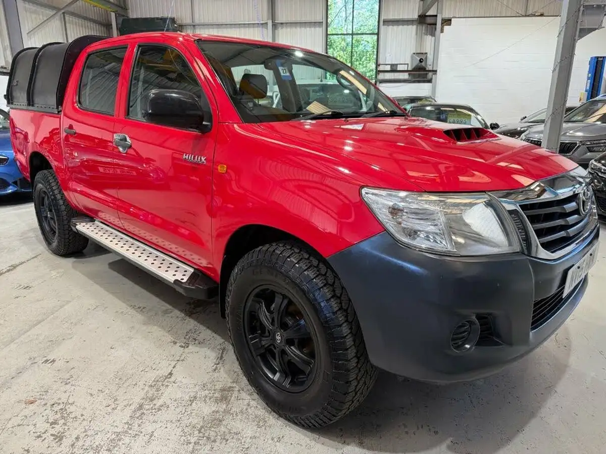 2015-toyota-hi-lux-25td-active-vsc-double-cab-pickup-big-0