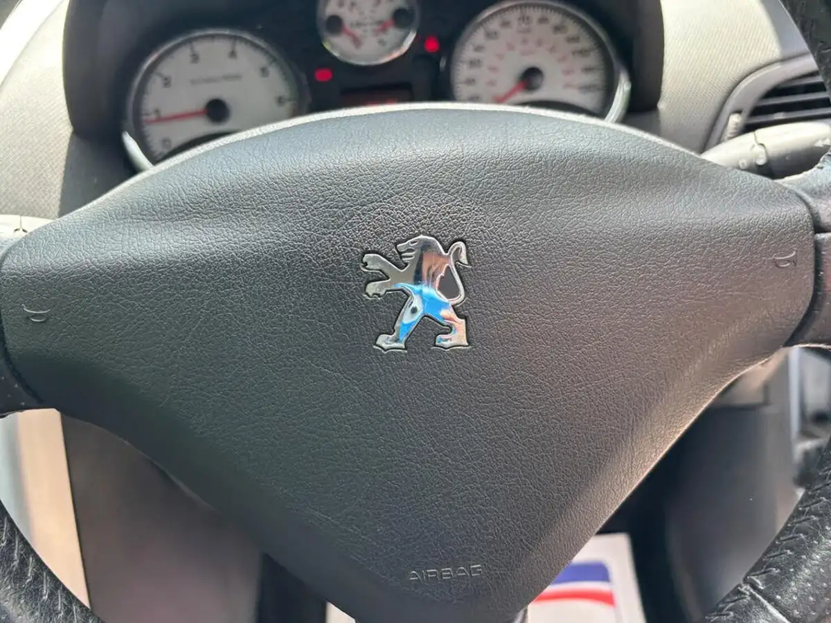 2011-peugeot-207-14-active-75-5d-1360cc-big-26