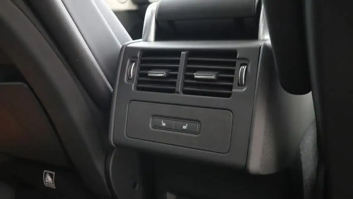 2024-land-rover-discovery-30-d300-dynamic-hse-big-17