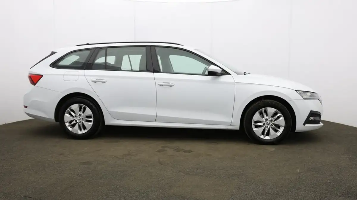 2022-skoda-octavia-10-tsi-se-technology-110ps-estate-big-45