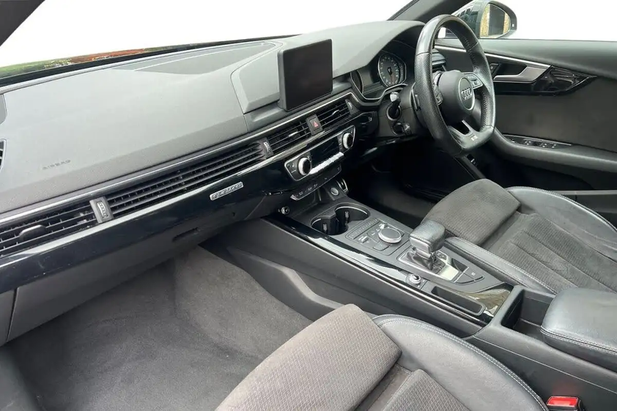 2017-audi-a4-20-tdi-quattro-black-edition-big-10