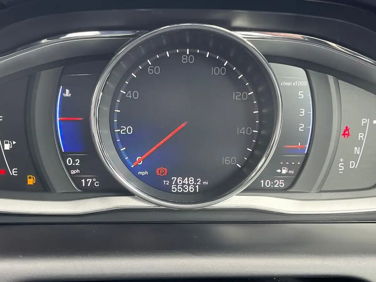 2016-volvo-xc60-20td-d4-r-design-nav-geartronic-big-32