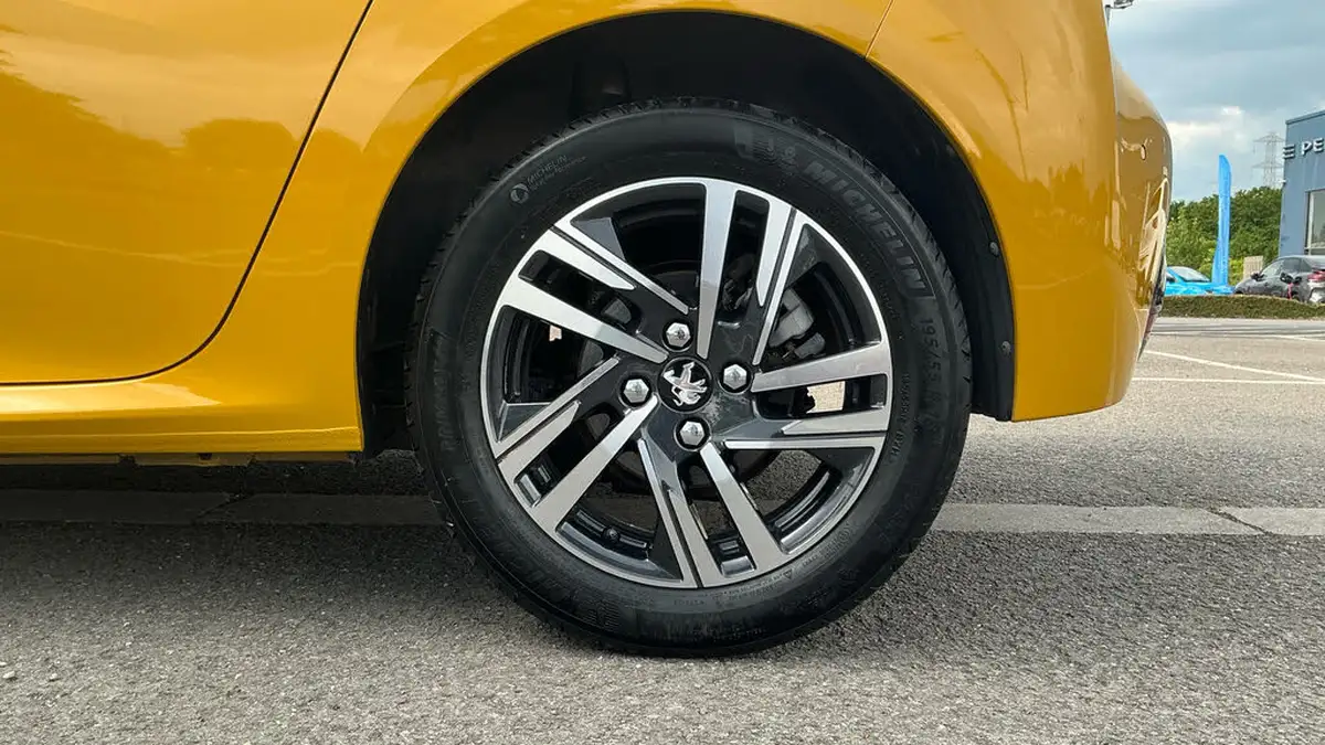 2021-peugeot-208-12-puretech-allure-premium-100bhp-big-15