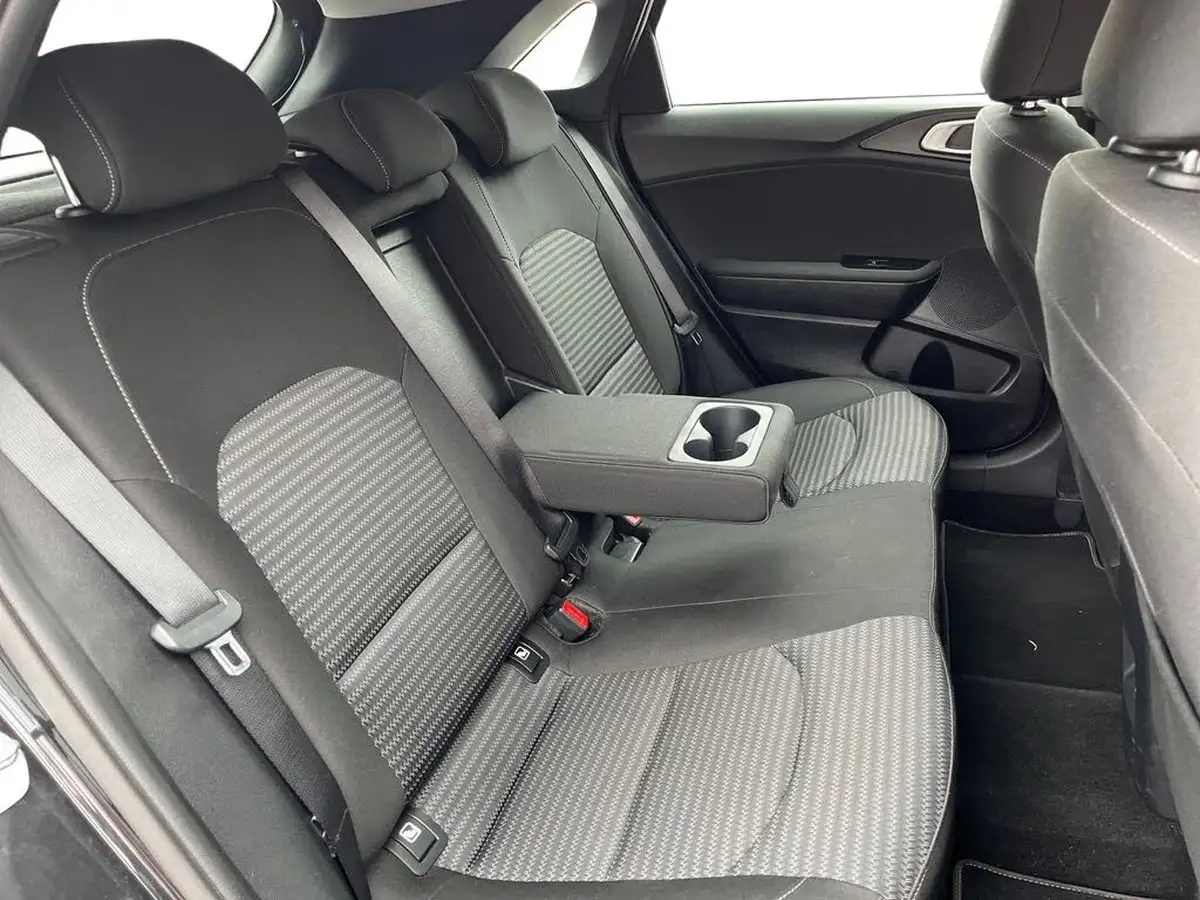 2023-kia-ceed-15-t-gdi-2-158bhp-hatchback-big-9
