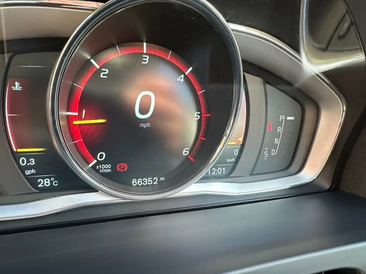 2014-volvo-v60-20td-d4-se-lux-181bhp-nav-1969cc-geartronic-big-8