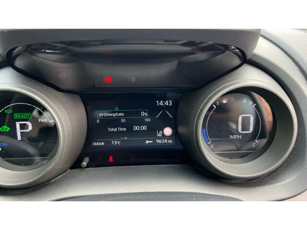 2023-toyota-yaris-15-vvt-i-design-big-8