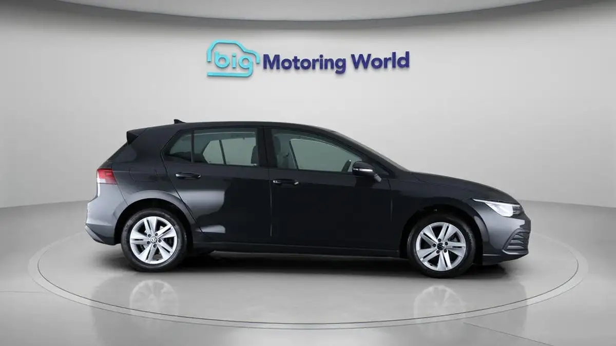 2022-volkswagen-golf-15-tsi-life-150ps-hatchback-big-8