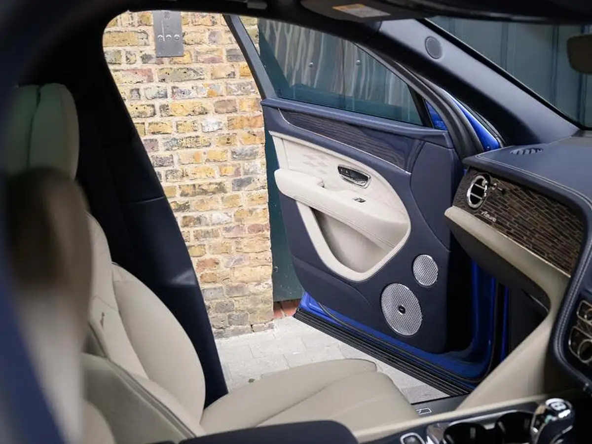 2024-bentley-bentayga-40-v8-extended-wheelbase-azure-big-27