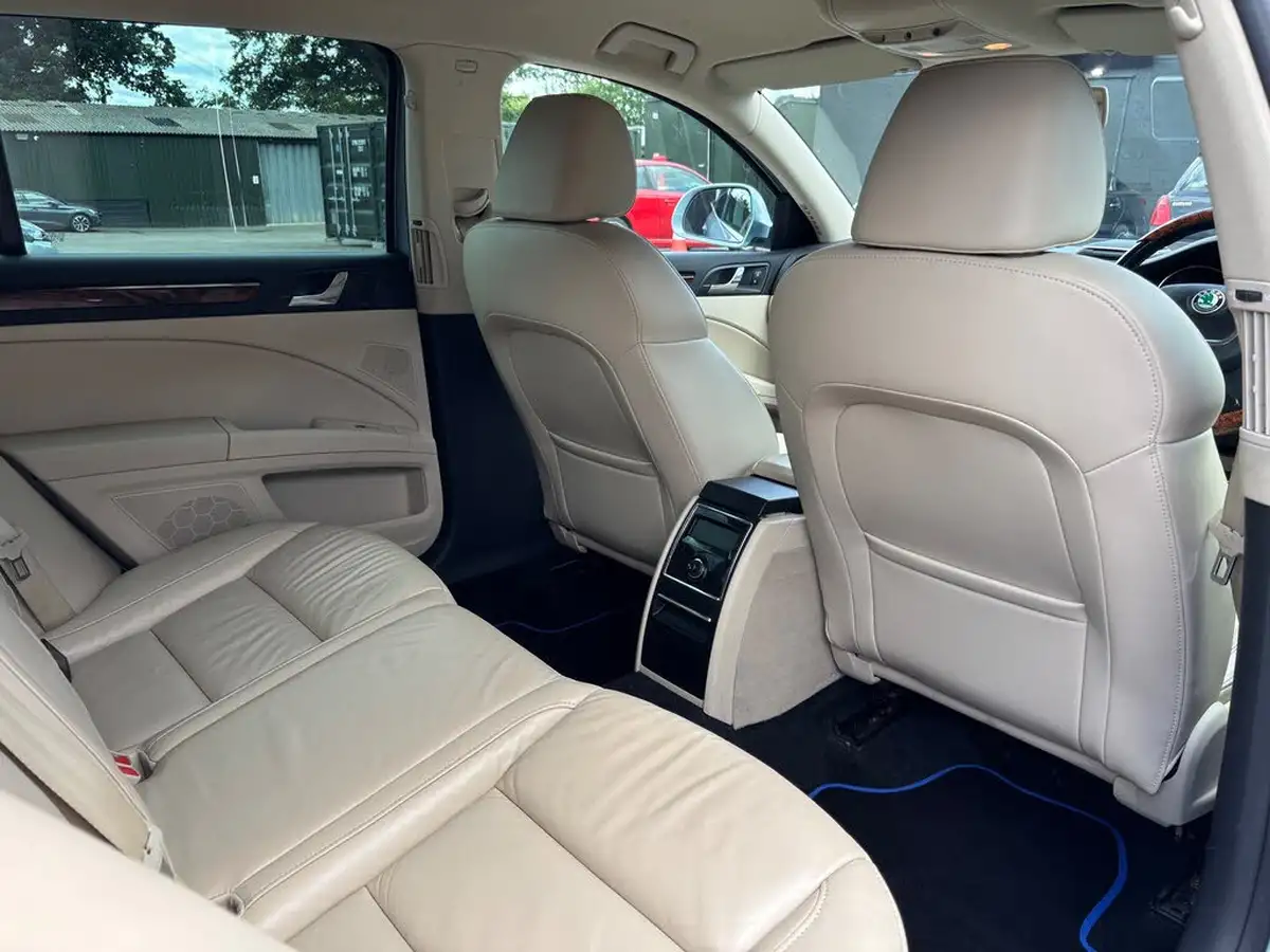 2011-skoda-superb-18-elegance-162ps-estate-dsg-big-13