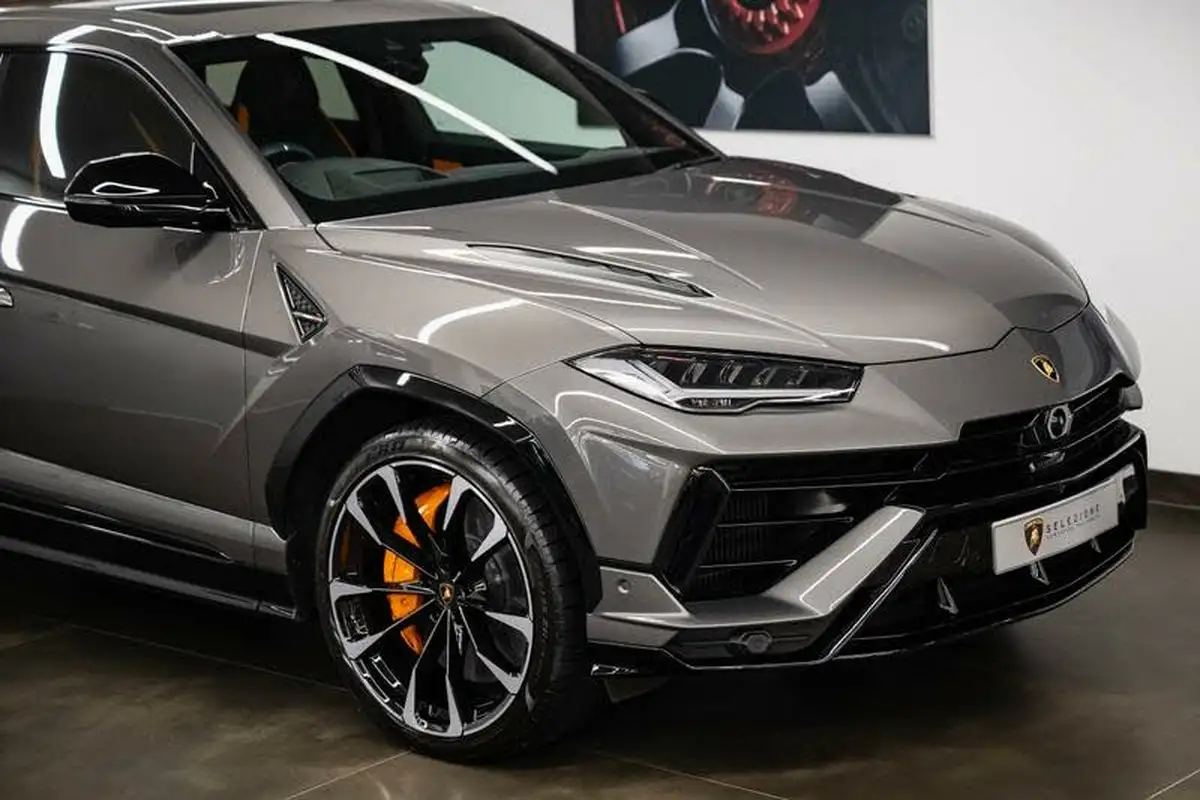 2023-lamborghini-urus-40-no-trim-big-19