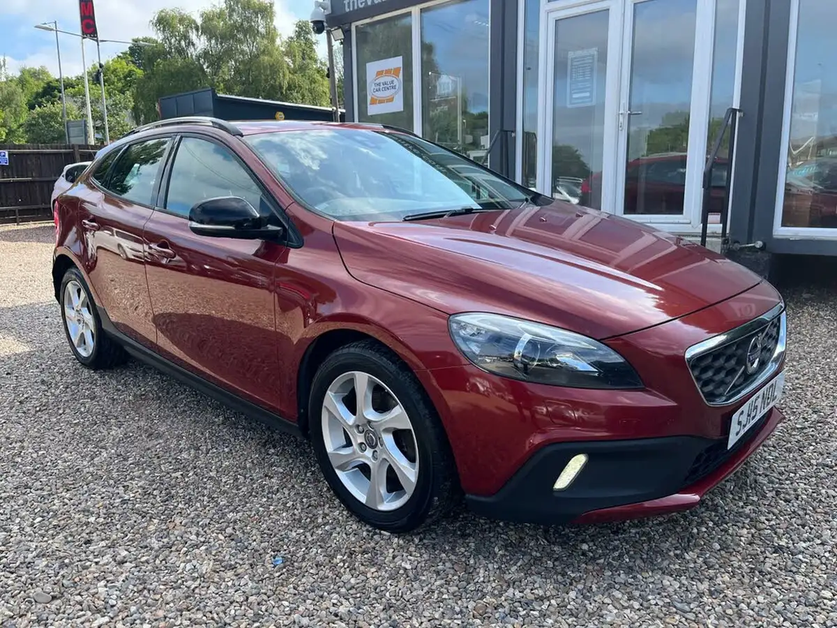 2015-volvo-v40-16td-d2-cross-country-lux-nav-big-0