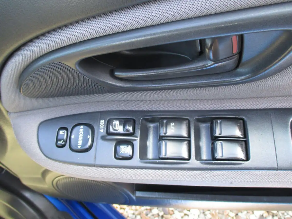 2005-subaru-impreza-25-wrx-saloon-4d-big-30