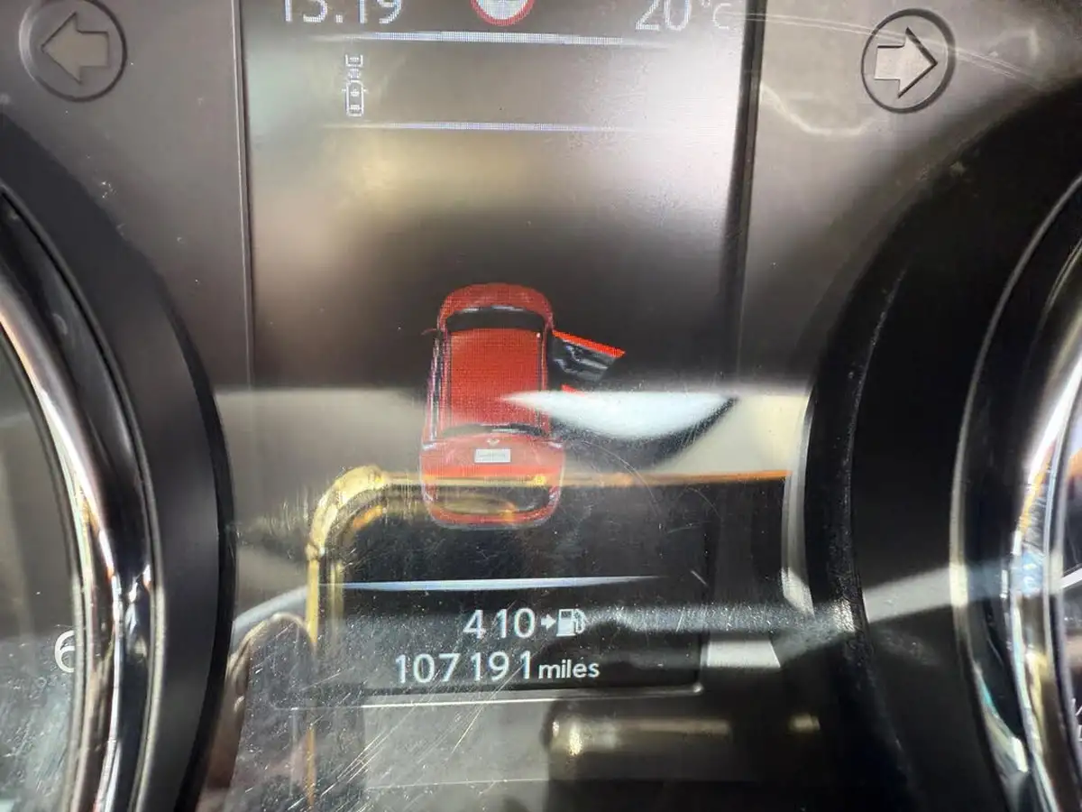2014-nissan-qashqai-15dci-acenta-premium-big-37