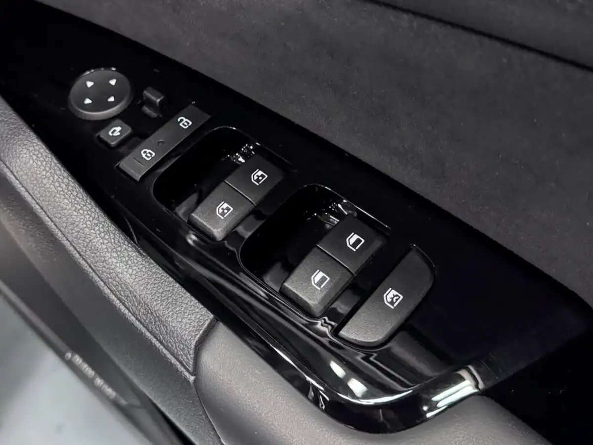 2022-kia-sportage-16-t-gdi-gt-line-s-261bhp-awd-phev-1598cc-auto-big-18