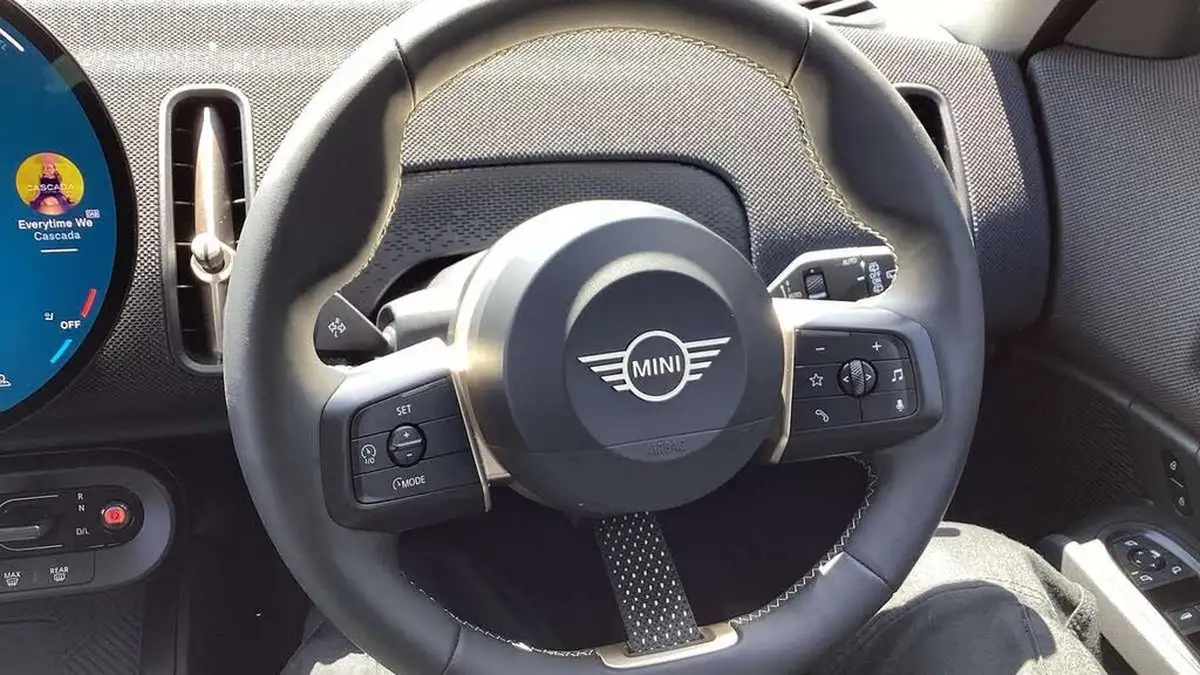 2024-mini-countryman-15-cooper-c-classic-big-9