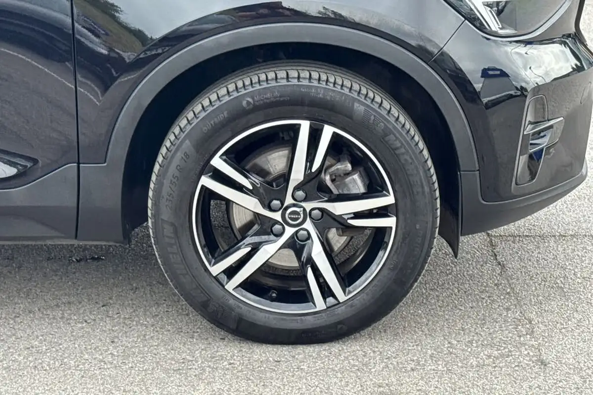 2022-volvo-xc40-20-b3-plus-big-4