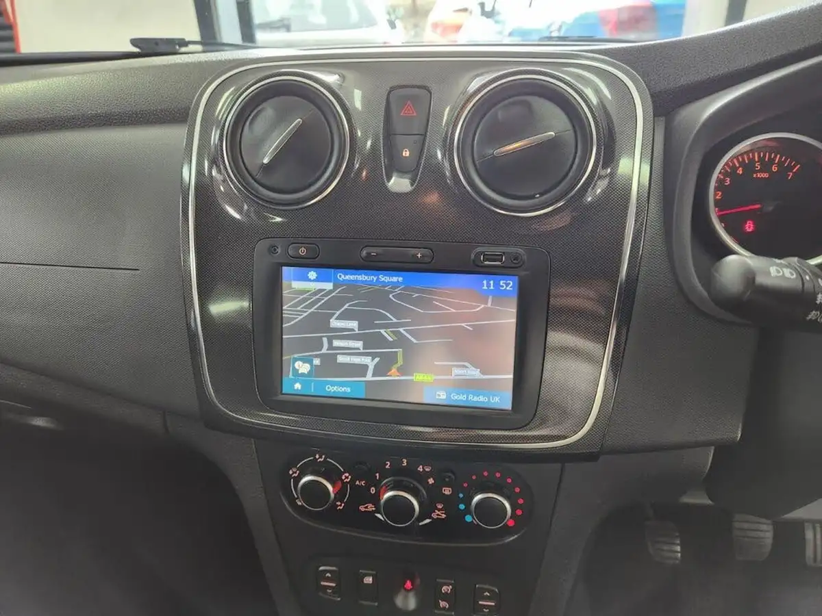 2017-dacia-sandero-15dci-laureate-big-5