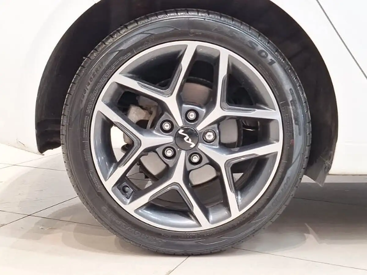 2022-kia-ceed-15-t-gdi-3-hatchback-big-11
