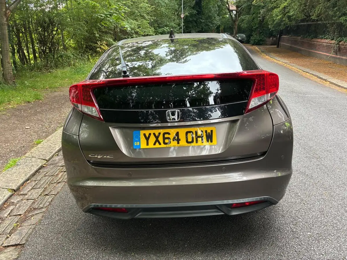 2014-honda-civic-16td-se-plus-hatchback-big-10