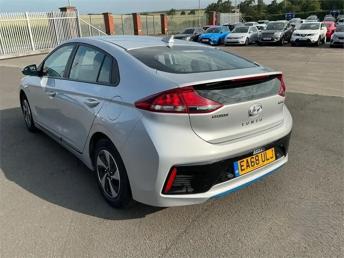 2018-hyundai-ioniq-16-gdi-se-hybrid-big-6