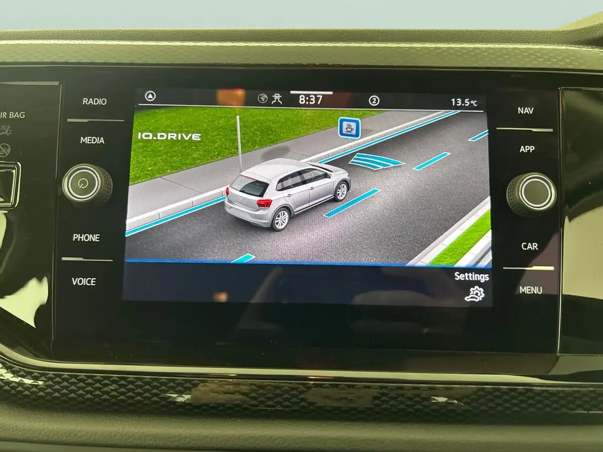 2023-volkswagen-polo-10-life-big-24