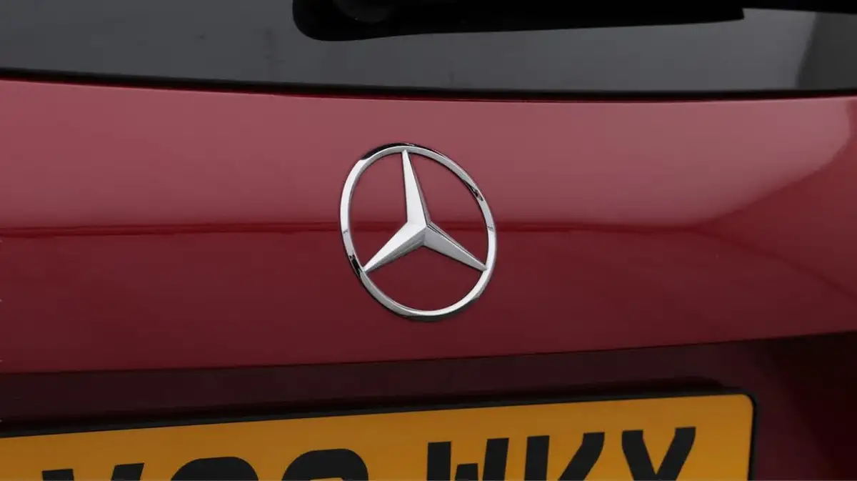 2023-mercedes-benz-gla-class-13-gla-200-amg-line-executive-station-wagon-big-21