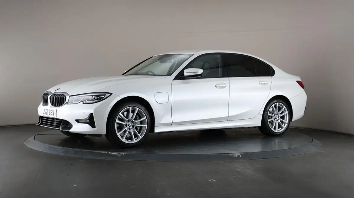 2021-bmw-3-series-20-330e-sport-pro-saloon-4d-big-42