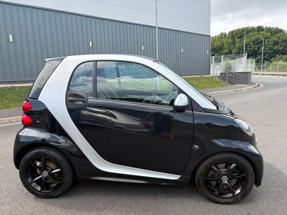 2014-smart-fortwo-10-grandstyle-mhd-71bhp-coupe-big-5