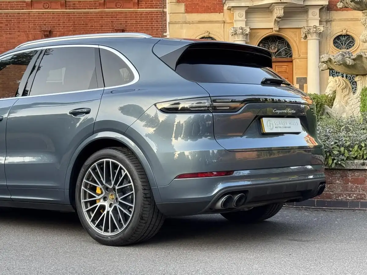 2018-porsche-cayenne-40-v8-turbo-big-35