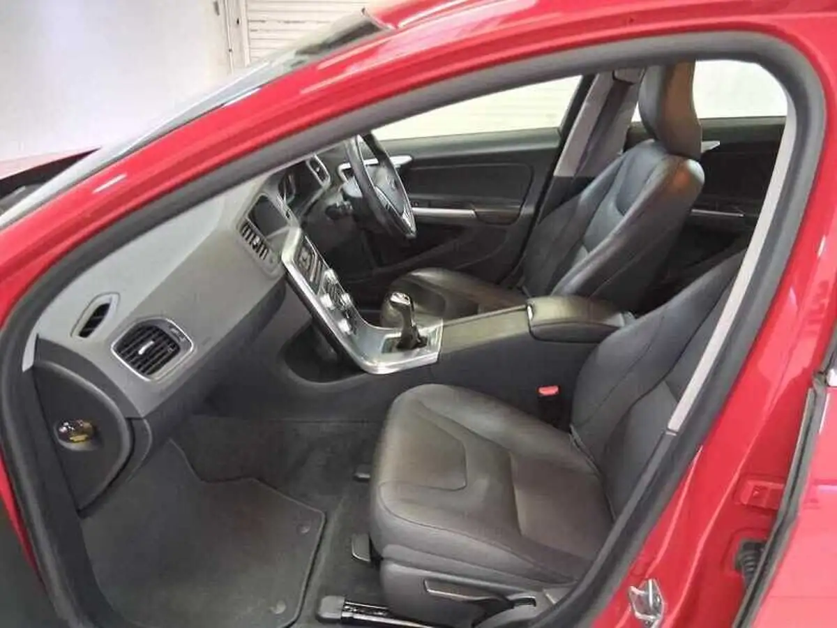 2018-volvo-s60-20-t4-se-big-13