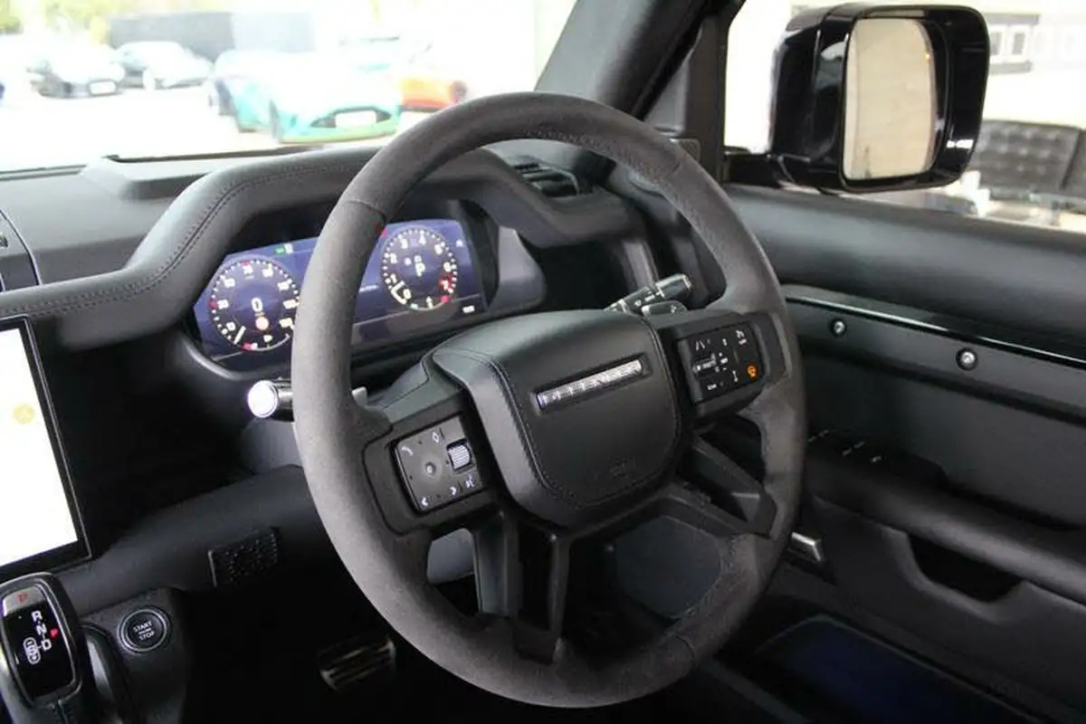 2021-land-rover-110-defender-50-p525-v8-big-21