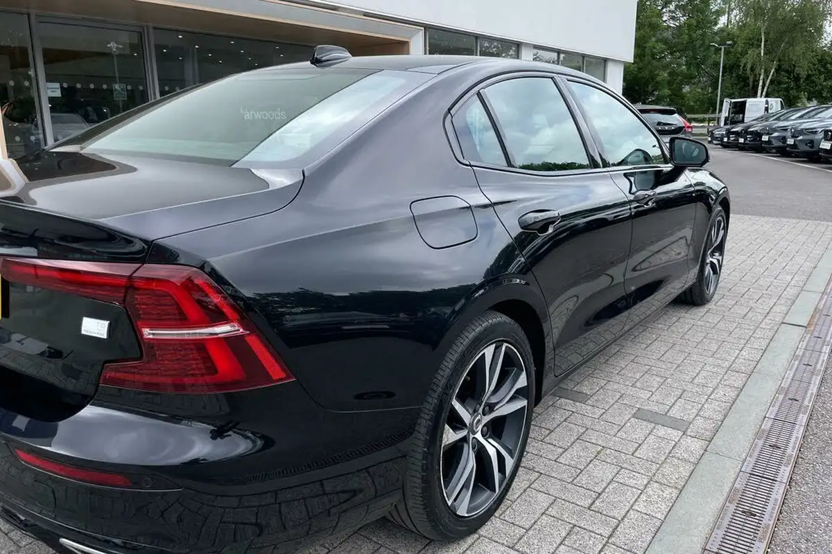 2021-volvo-s60-20-t8-r-design-455bhp-big-13