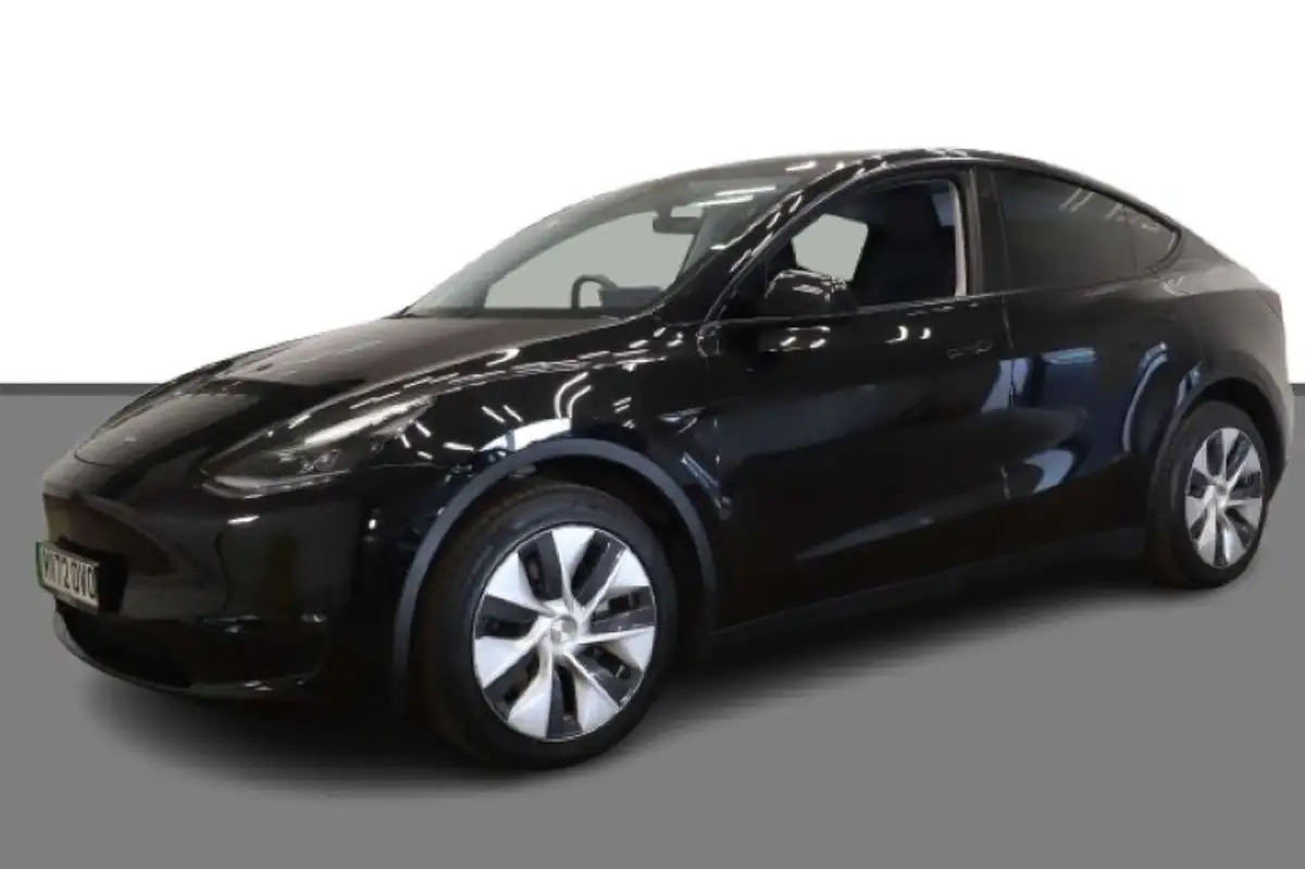 2022-tesla-model-y-e-long-range-big-7